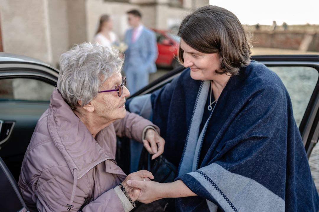 Begeleiding van hulpbehoevende senioren rondom bruiloften